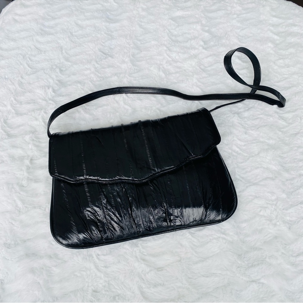 Gorgeous, extremely soft, genuine eel skin, purse made in Korea! Excellent cond